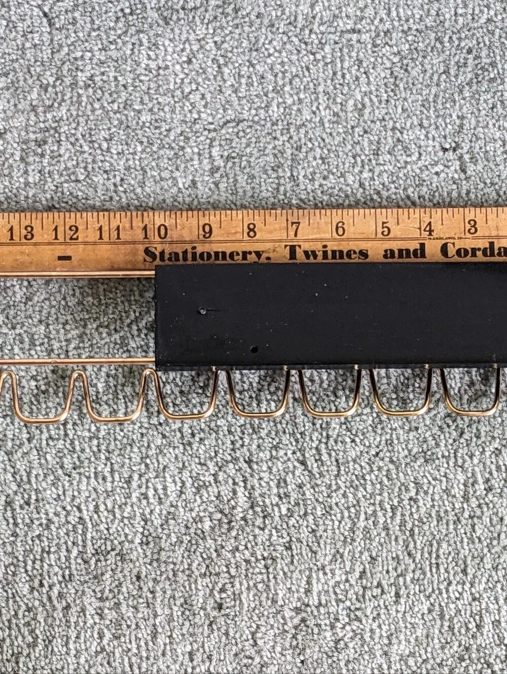 Vintage Sneaky Pete Slide-A-Way Tie & Belt Holder Gold Tone Wire Pre-owned WEAR